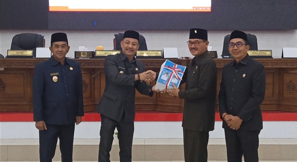 rapat-paripurna-dprd-barsel-bahas-perubahan-apbd-2026,-pendapatan-daerah-turun-rp100-miliar