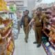 sidak-pasar-di-buntok,-dkukmpp-barsel-temukan-dua-merek-beras-tak-sesuai-standar