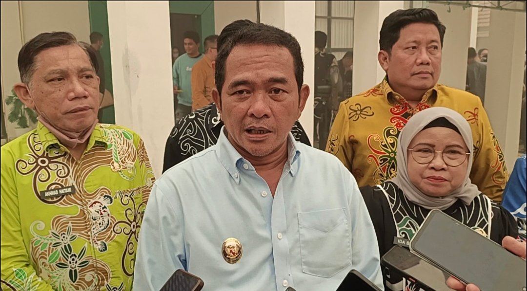 diselimuti-kabut-asap-tebal,-ratusan-warga-serbu-gerakan-pangan-murah-di-barsel