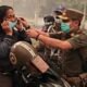 cegah-ispa-akibat-kabut-asap-karhutla,-satpol-pp-barsel-bagikan-masker-gratis