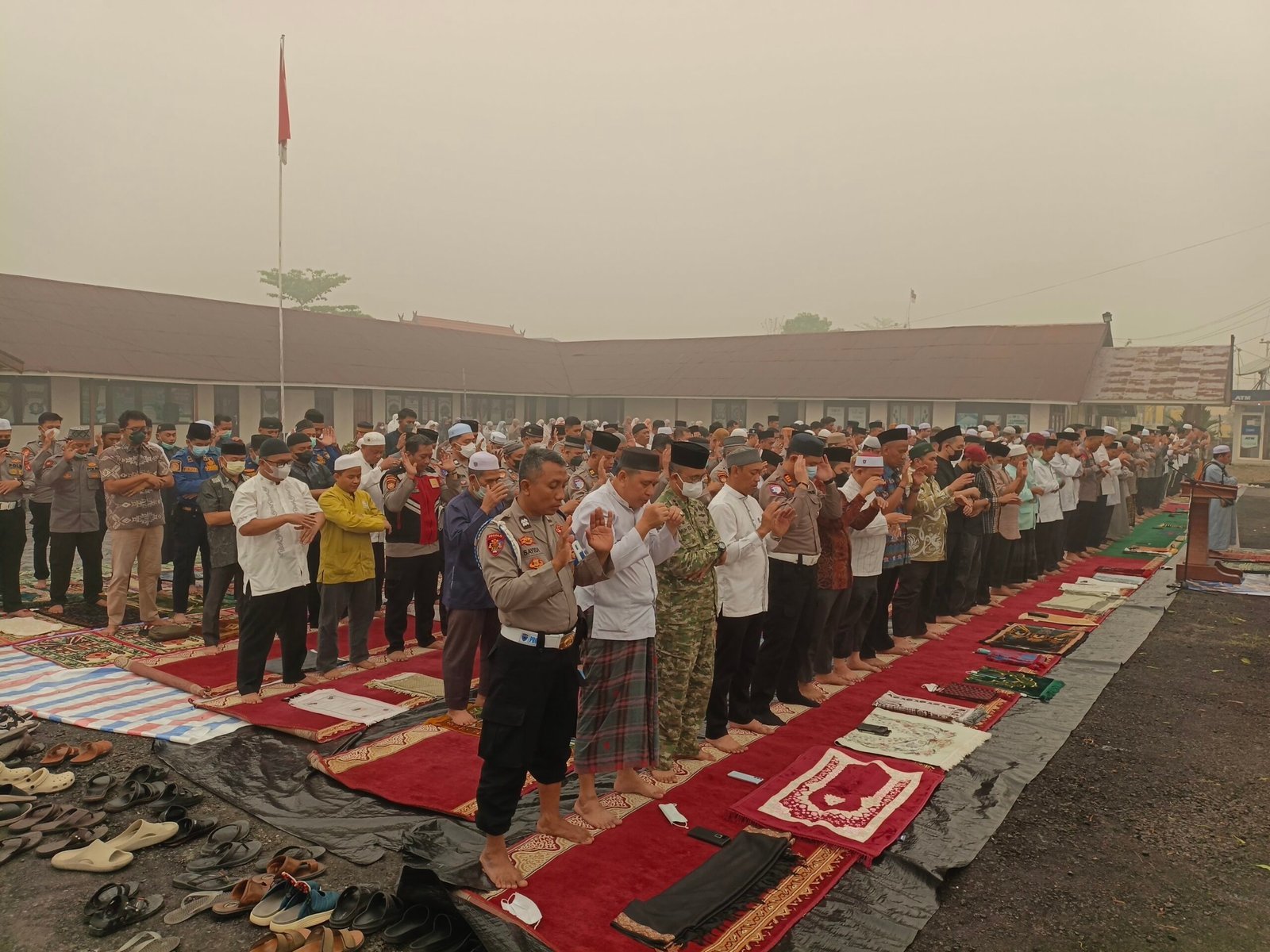prihatin-kabut-asap-karhutla,-polres-barsel-gelar-sholat-istisqa-memohon-hujan-segera-turun