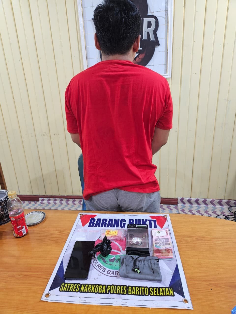polisi-tangkap-terduga-pengedar-sabu-di-buntok,-sita-timbangan-digital-dan-uang-rp750-ribu