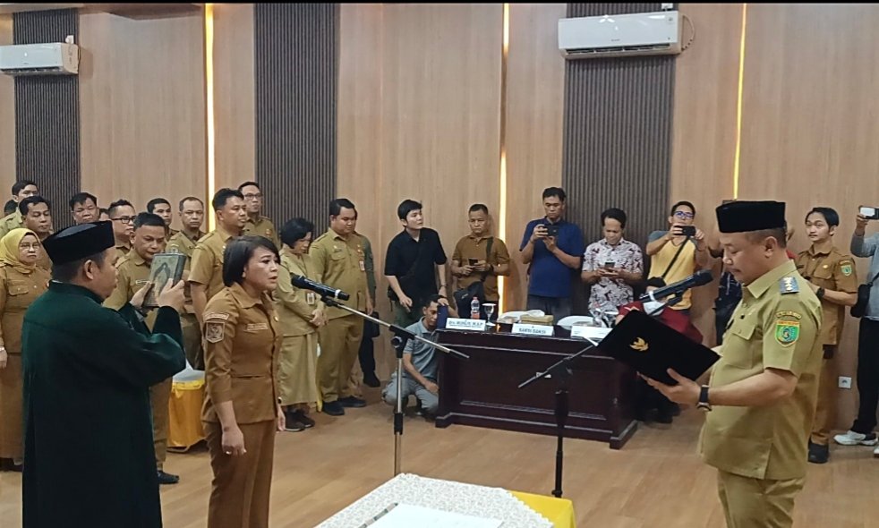 setelah-setahun-lebih-jadi-pj-sekda,-ita-minarni-resmi-dilantik-sebagai-sekda-definitif-barsel